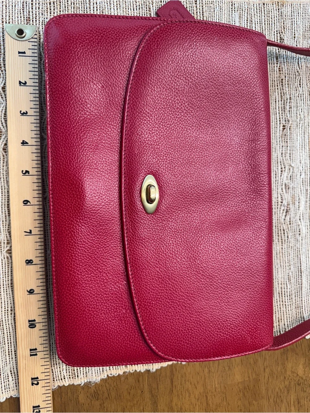 Vintage Coach Made in Italy Red Pebbled Leather Turn Lock Shoulder Bag - Picture 7 of 16